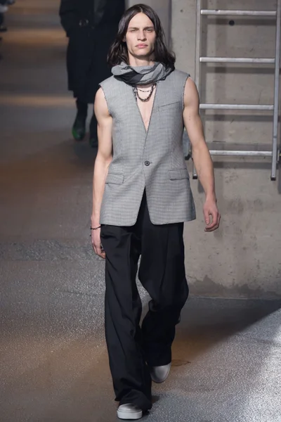 Look 3